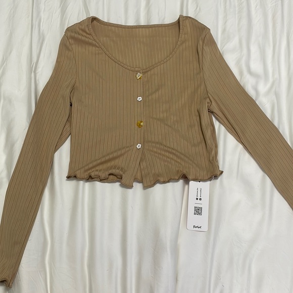 3/$20 NWT brown button up shirt with funky buttons small - Picture 5 of 7